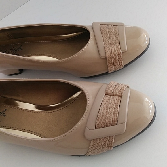 Soft Style Pleated Closed Toe Pumps Heels Shoes 7.5M Tan - Picture 13 of 16